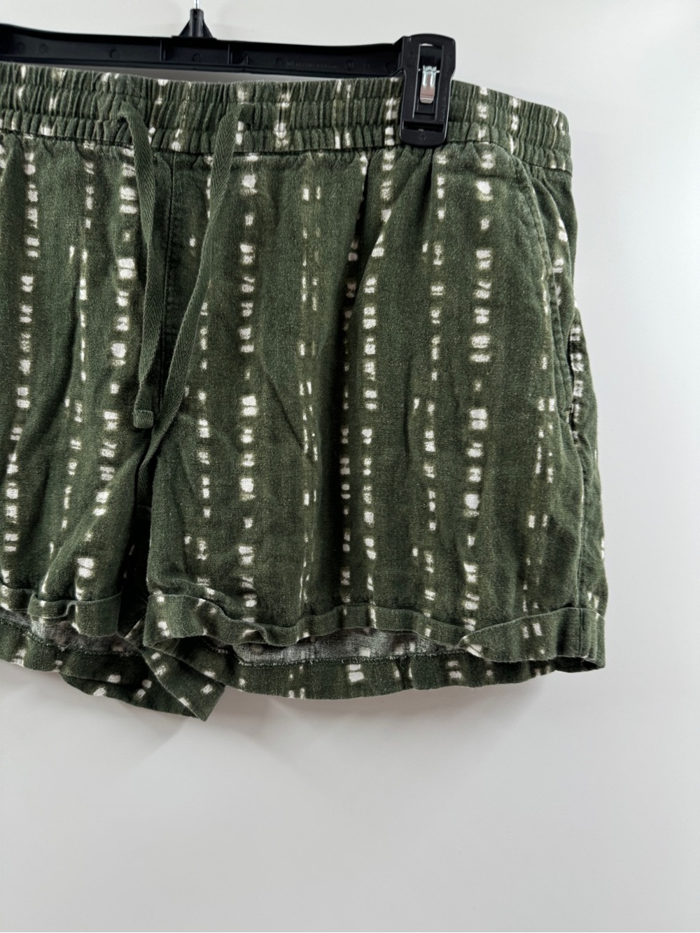 Old Navy Olive Green Printed Pull-On Shorts – Women's Large - Picture 3 of 7